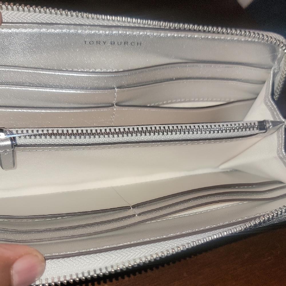 Silver Quilted Women's Wallet - Picture 4 of 8